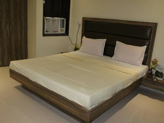 Hotel-Meera