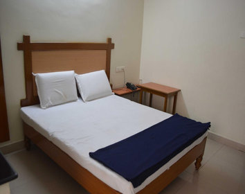 Ratna Lodge